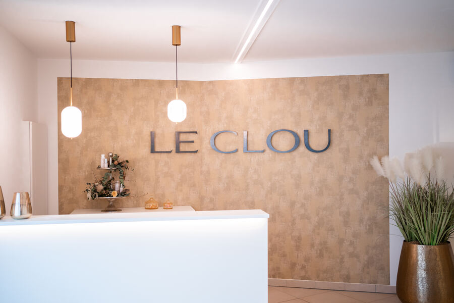 Empfang mit LE CLOU Schriftzug